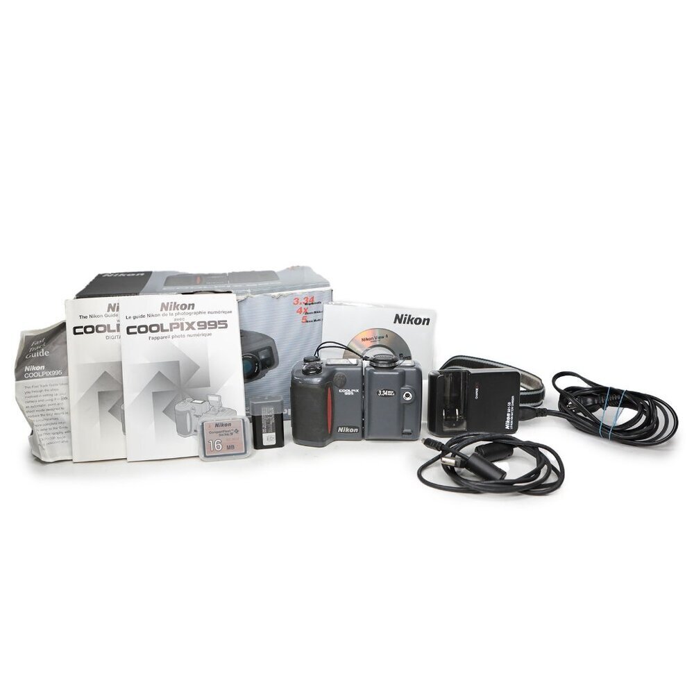 Vintage Nikon CoolPix 995 3.3MP Digital Camera Digicam Y2K Photography Travel